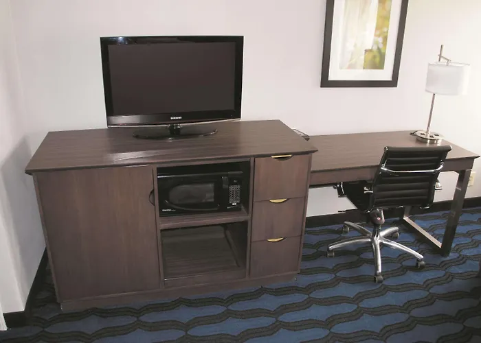 La Quinta Inn By Wyndham St. Louis Hazelwood - Airport North