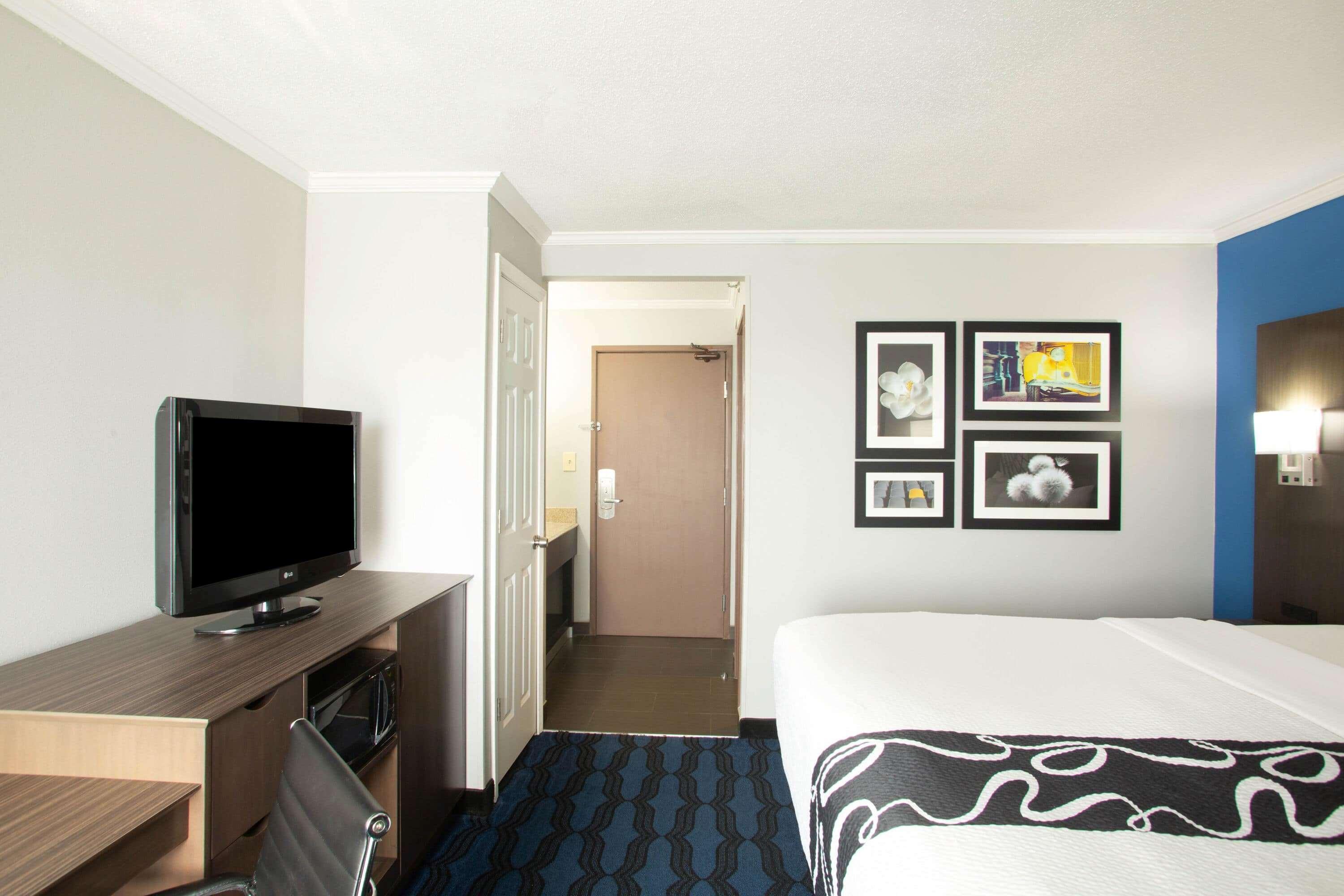 La Quinta By Wyndham St. Louis - Airport North Hotel